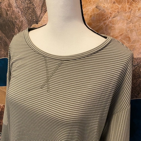 Susina top size small - Picture 2 of 5